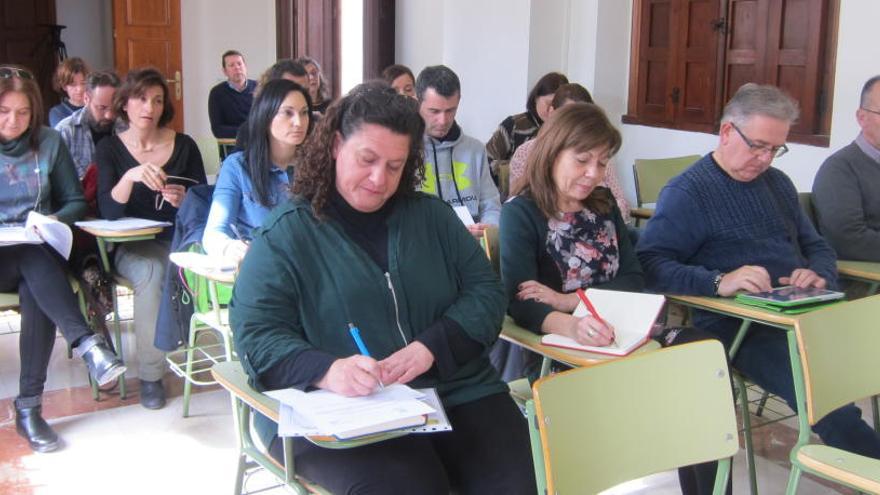 Los miembros del Consejo Escolar Municipal de Novelda durante su última reunión