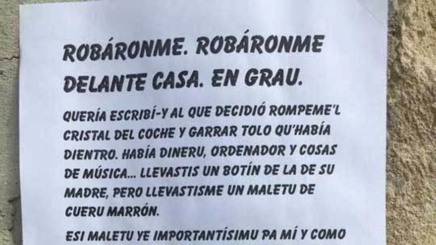 El cartel sobre el robo.