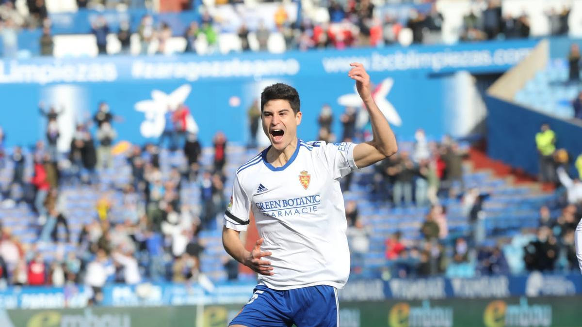 Jaume Grau celebra el 1-0 después de una gran volea.