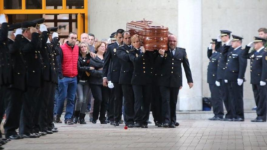 Un momento del funeral celebrado en la Comisaría Provincial.