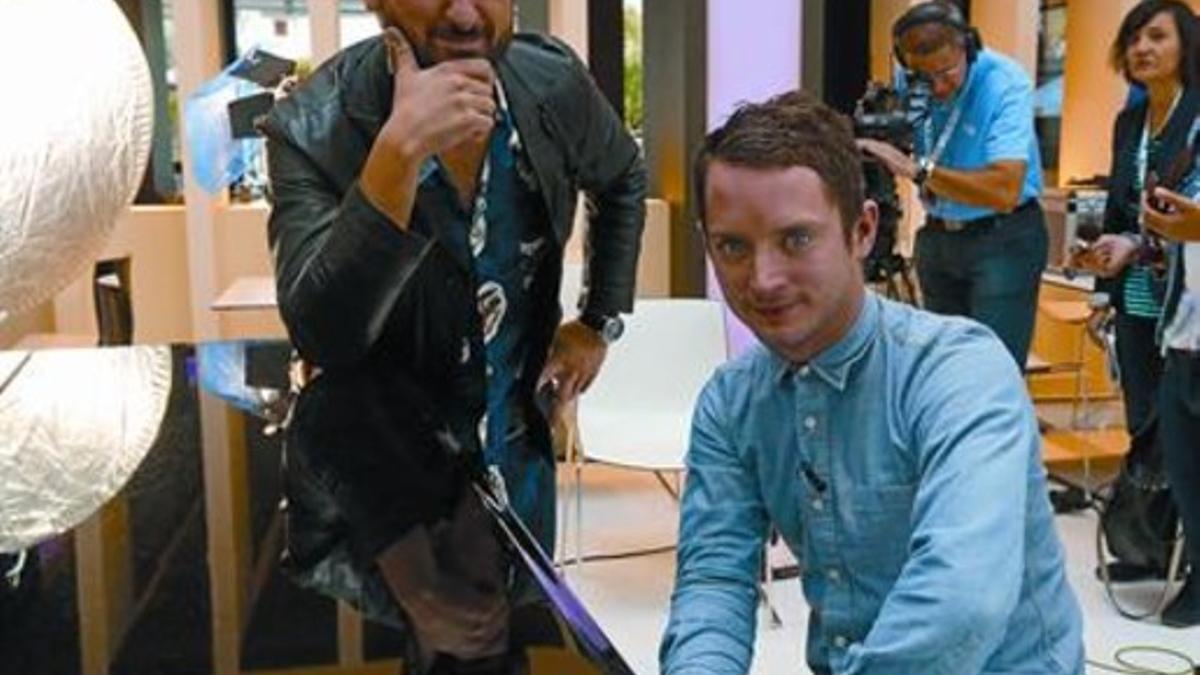 Eugenio Mira y Elijah Wood (derecha), ayer en el Hotel Melià de Sitges.