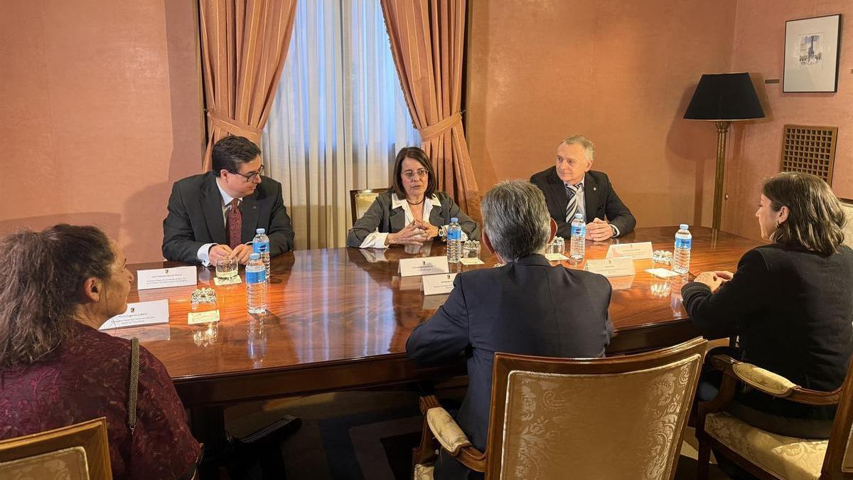 Acto de comunicación del indulto en la sede del Justicia de Aragón, este miércoles por la mañana.