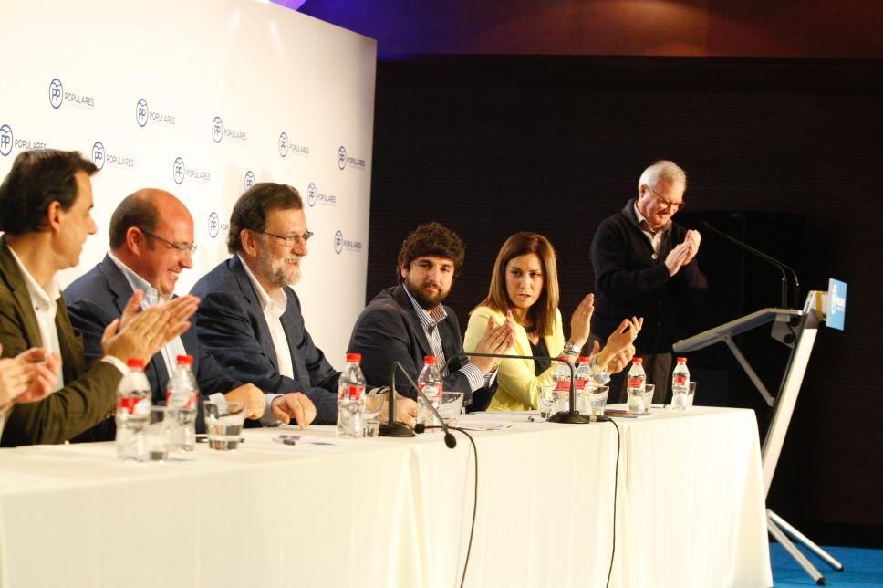 Rajoy se da un baño de multitudes en Murcia