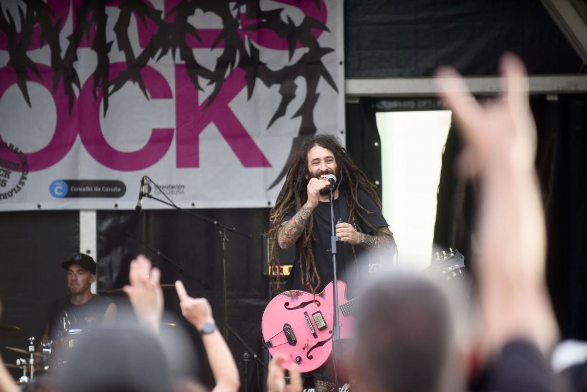 El festival gratuito del Barrio de las Flores llega a su décimo aniversario con miles de personas coreando himnos del rock and roll.