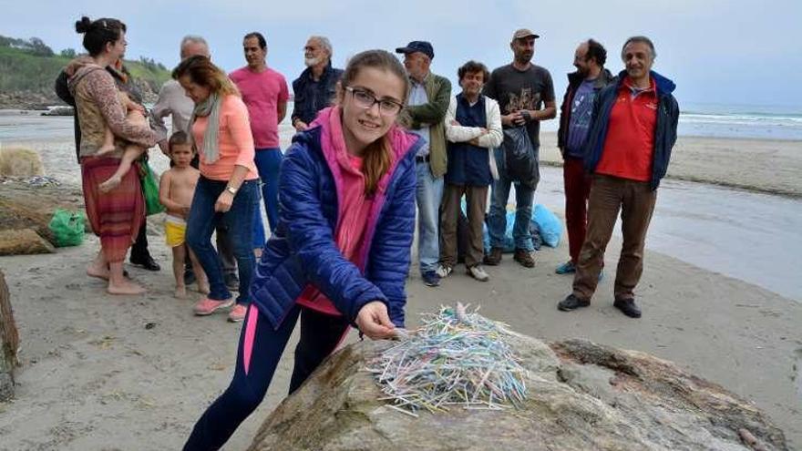 Bastoncillos recogidos por Mar de Fábula en playas de A Coruña.