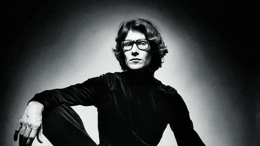 Yves Saint Laurent,
en 1971, 
icono de estilo.   | // JEANLOUP SIEFF