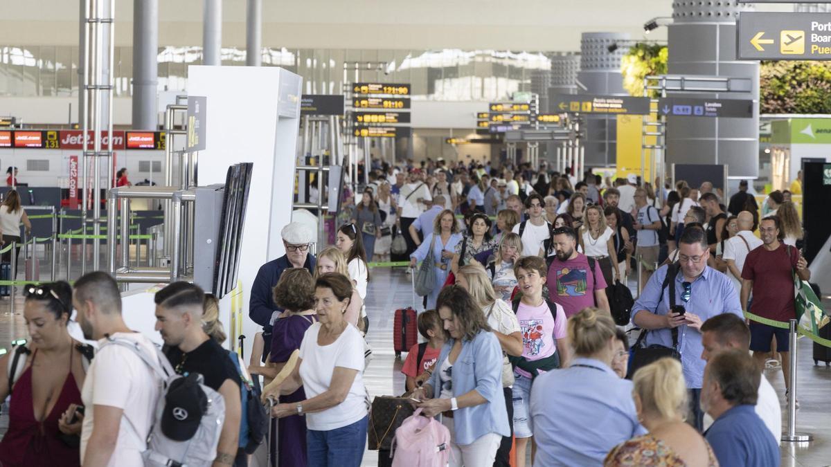 El Aeropuerto de Alicante-Elche se prepara para un año de récords con inversiones millonarias