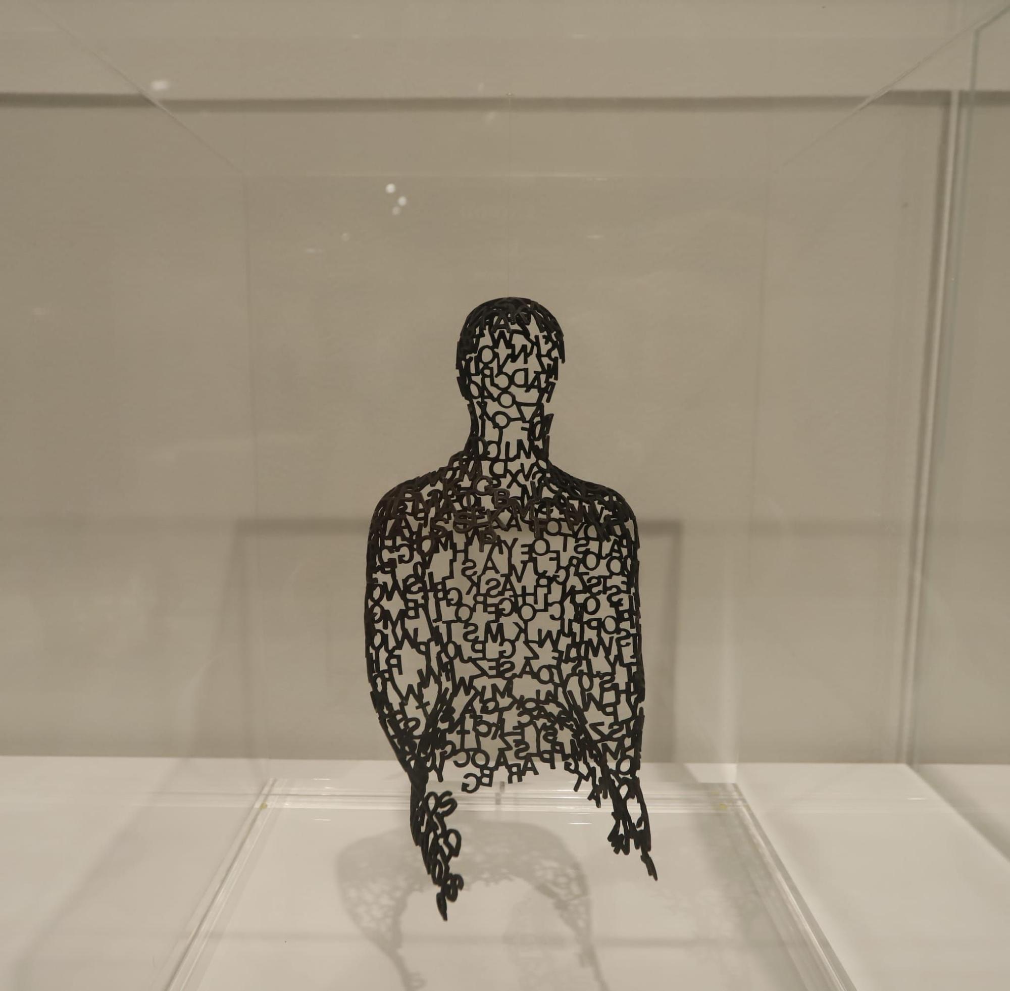 Jaume Plensa en su exposición 'Poesía del silencio' en la Fundación Bancaja