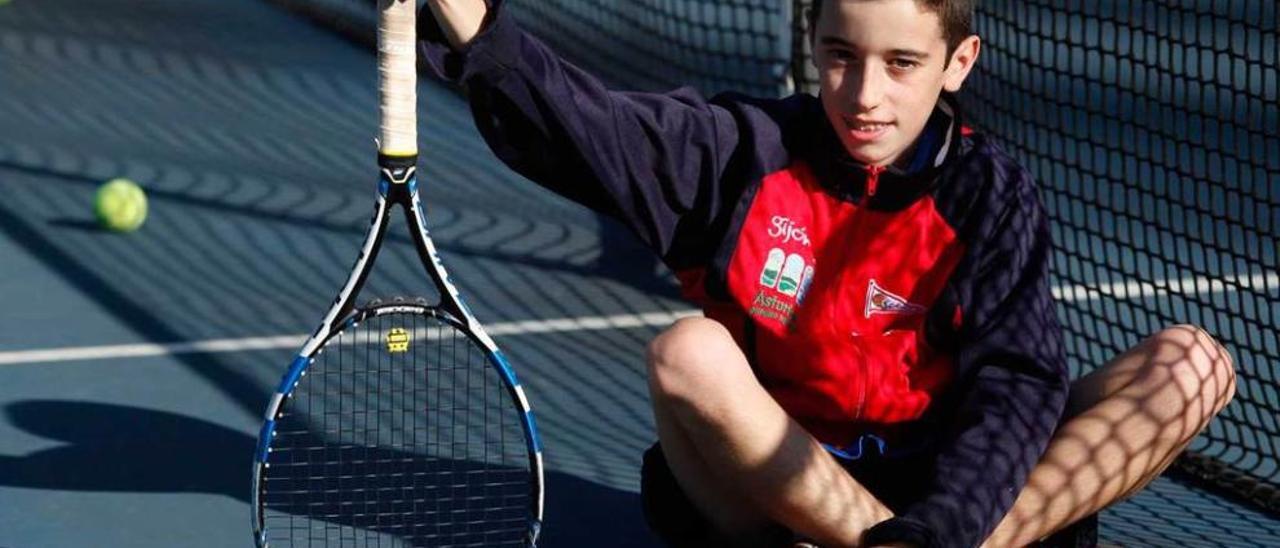 Miguel Pérez, en una de las canchas del Grupo Covadonga.