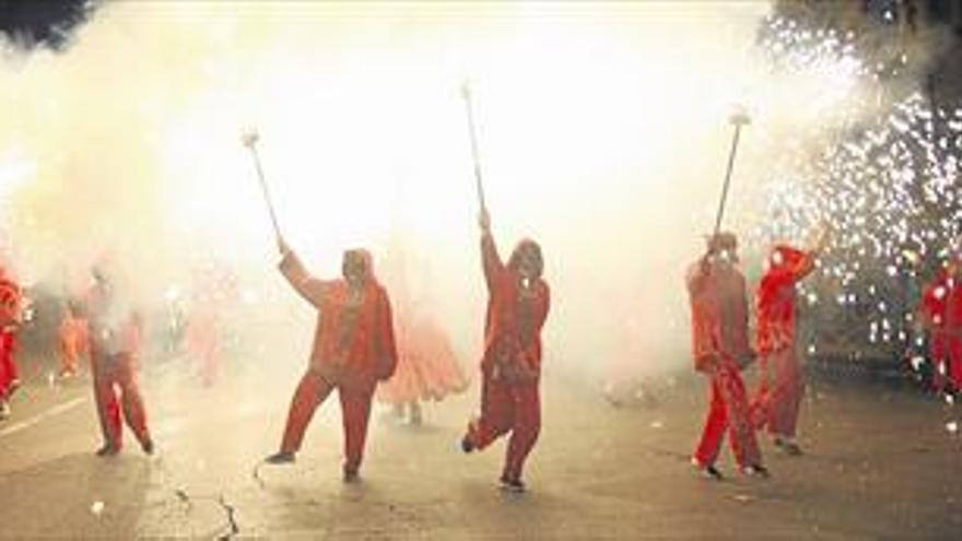 Un ‘correfoc de dimonis’ de Castellón cerrará este año la Enfarolà del Fadrí