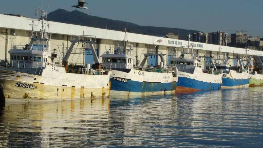 Barcos de la flota de Gran Sol amarrados en el puerto de Vigo en una foto de archivo. // FdV
