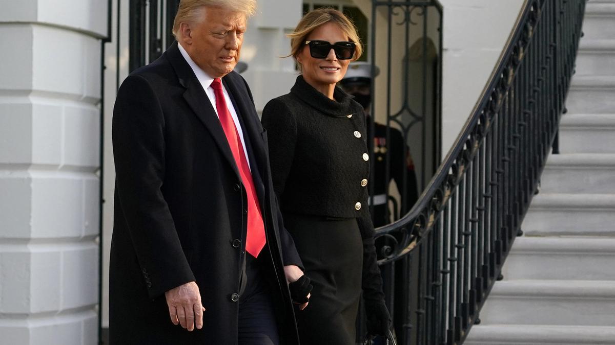 El último look de Melania Trump como primera dama: un dos piezas negro de Chanel