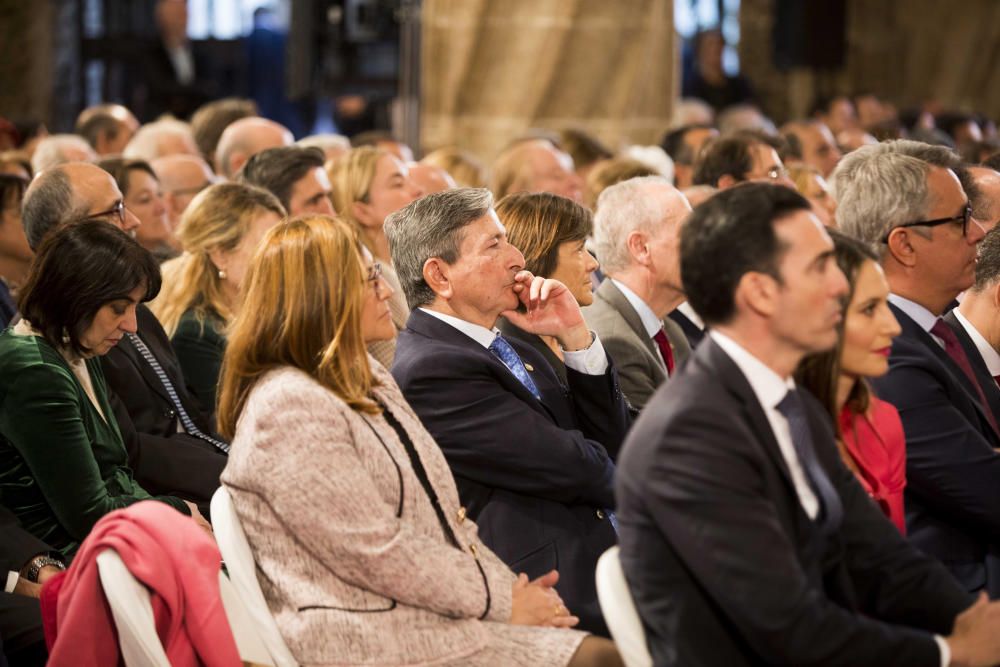 Instante de la ceremonia de entrega de los Premios Jaume I en la Lonja de València.