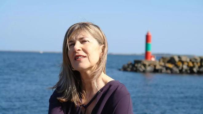 La novela 'Los malos muertos' de Elisabeth Anglarill sitúa una investigación policial en el yacimiento de Empúries