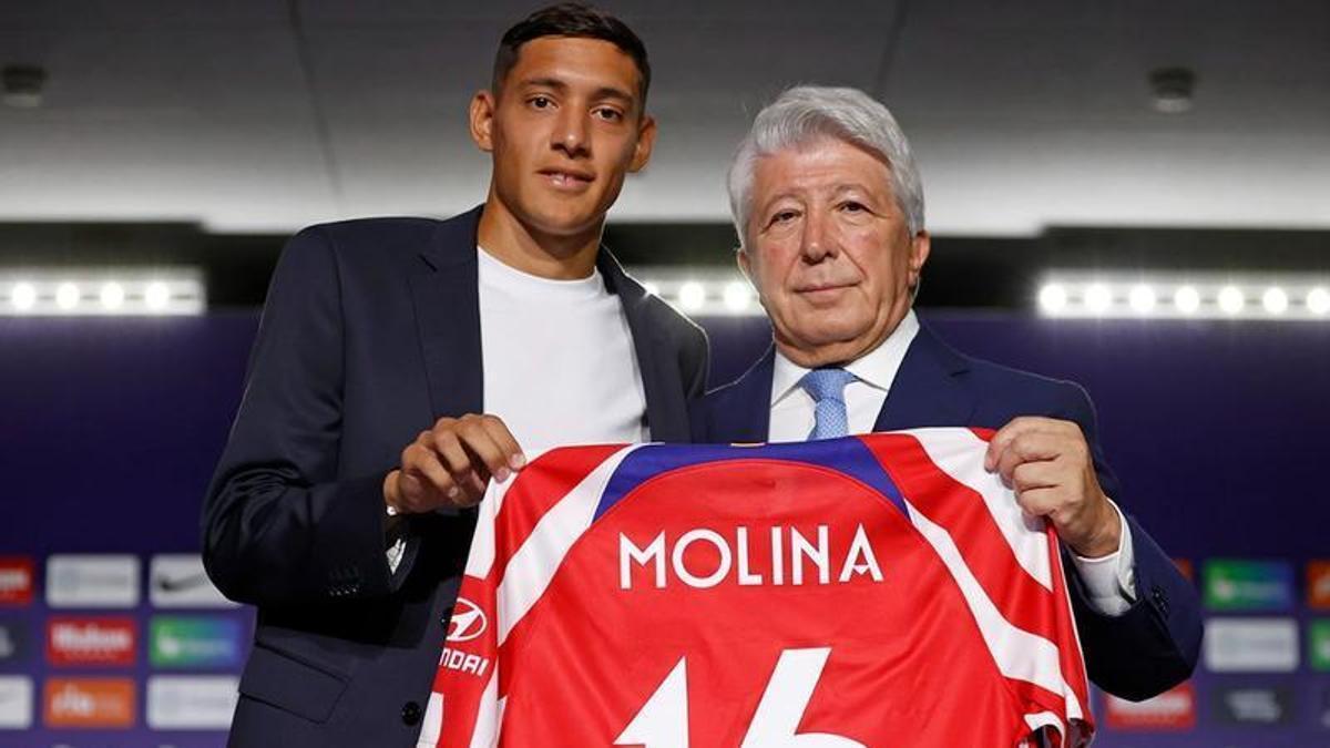 Nahuel Molina en su presentación con el Atlético de Madrid