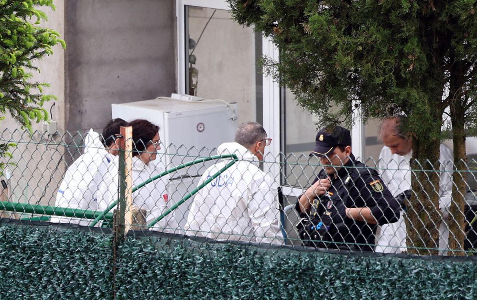 Los investigadores en la casa de Lavadores