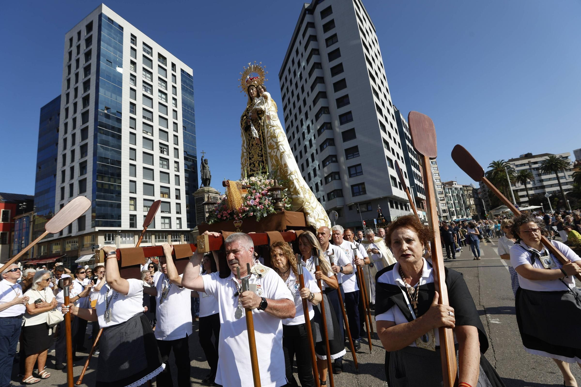 En imágenes: así fue la procesión marinera del Carmen en Gijón