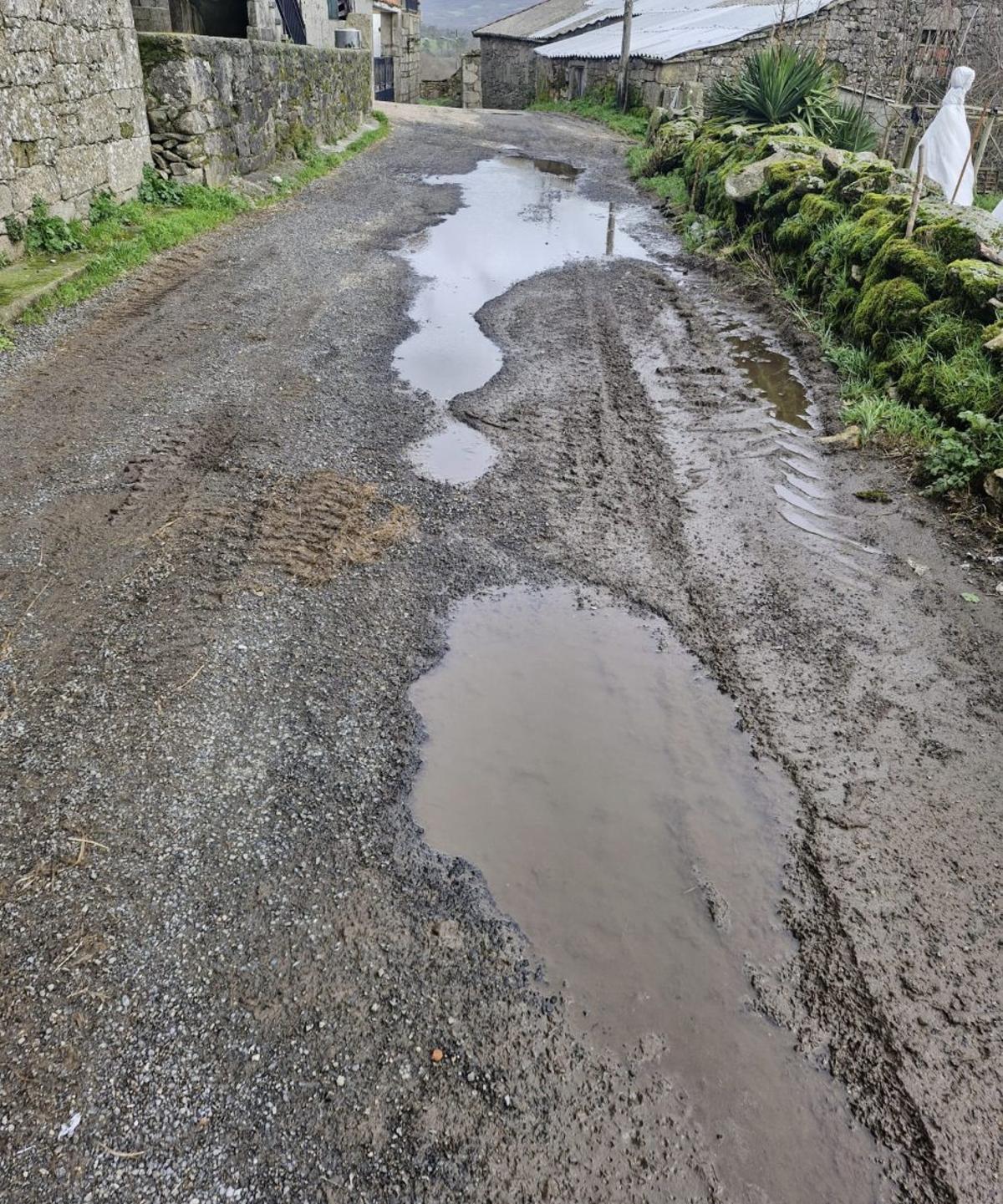 Acceso a Mourigás, en la parroquia de Arnego. | FDV