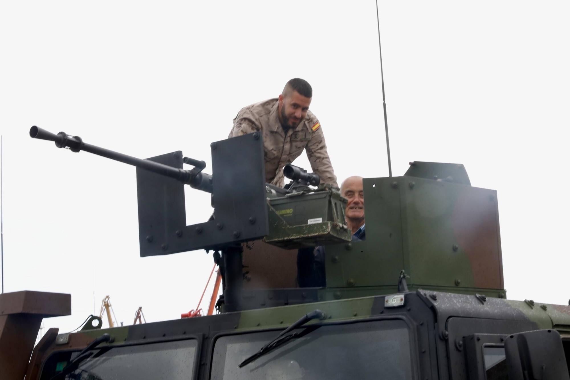 Así fue la visita institucional a los barcos de guerra que están en Gijón por el Día de las Fuerzas Armadas