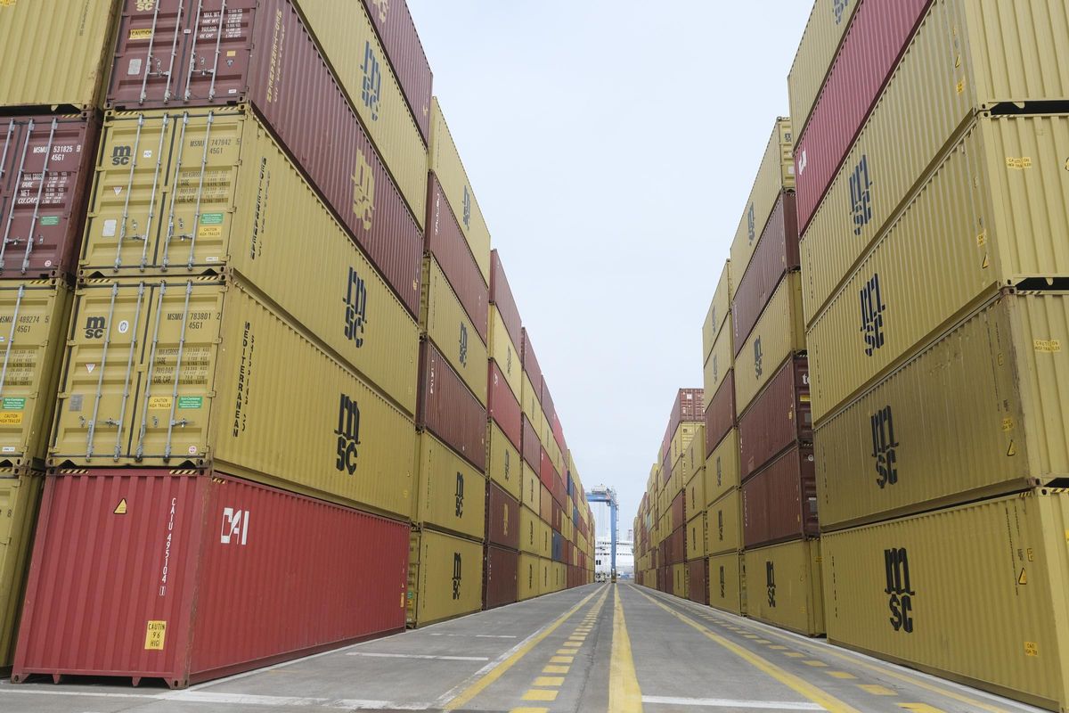 Contenedores con mercancías en la terminal de Opcsa.
