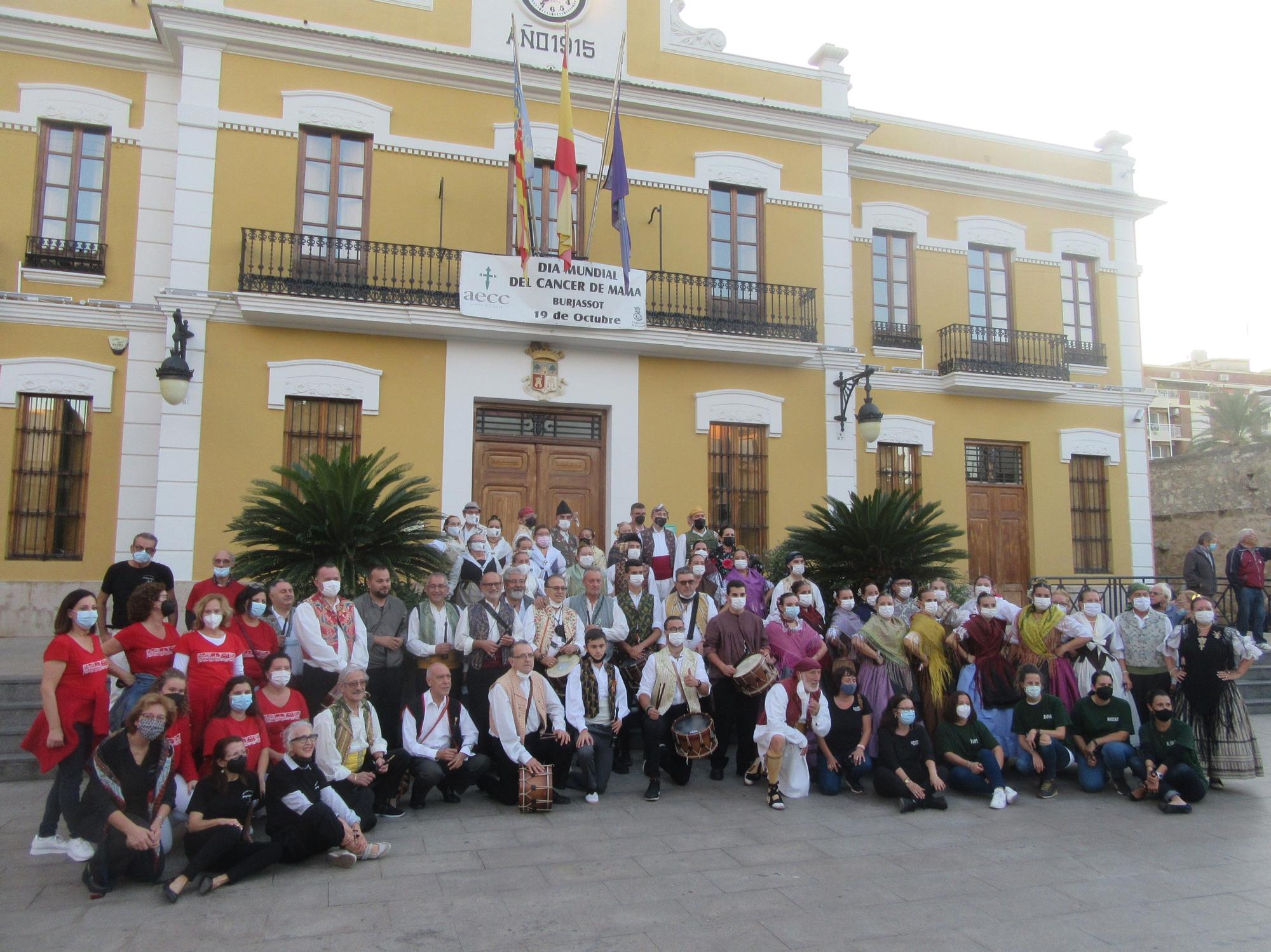 Particpantes en la "V Dansà" de El Piló.