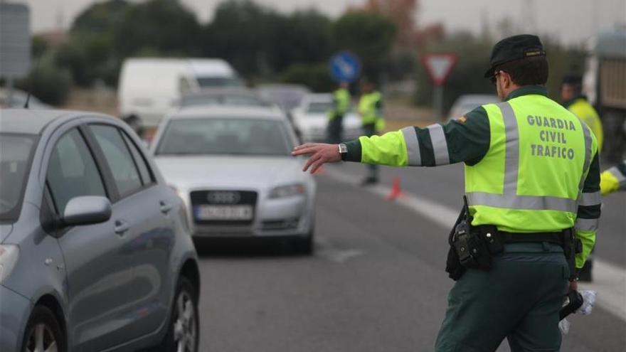 La Guardia Civil controla el uso del cinturón en más de 15.700 coches en Córdoba
