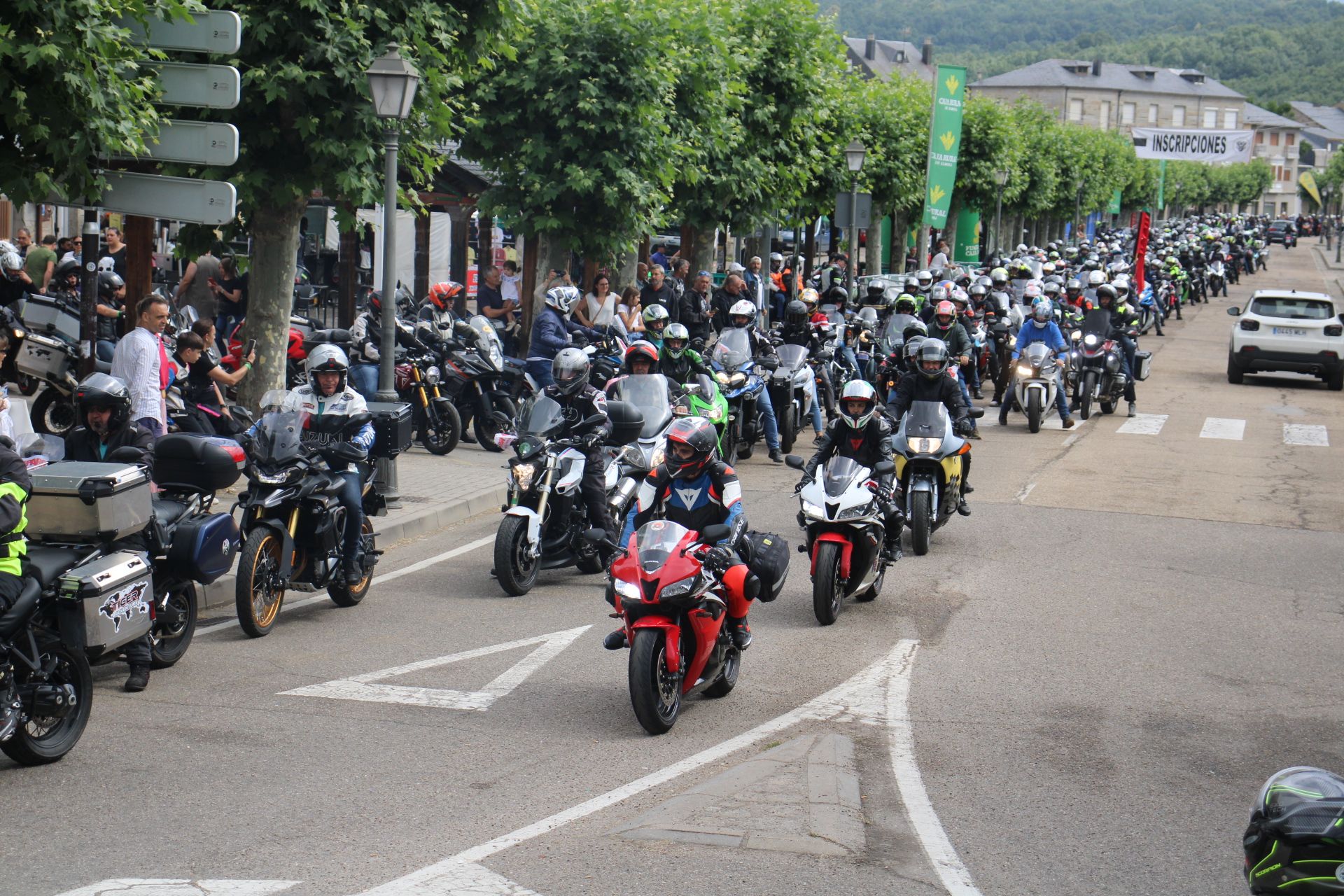 El puente despide su 31 concentración de motos con más de 15.000 participantes