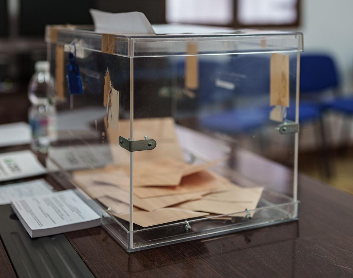 Papeletas depositadas en una urna en una convocatoria electoral anterior.