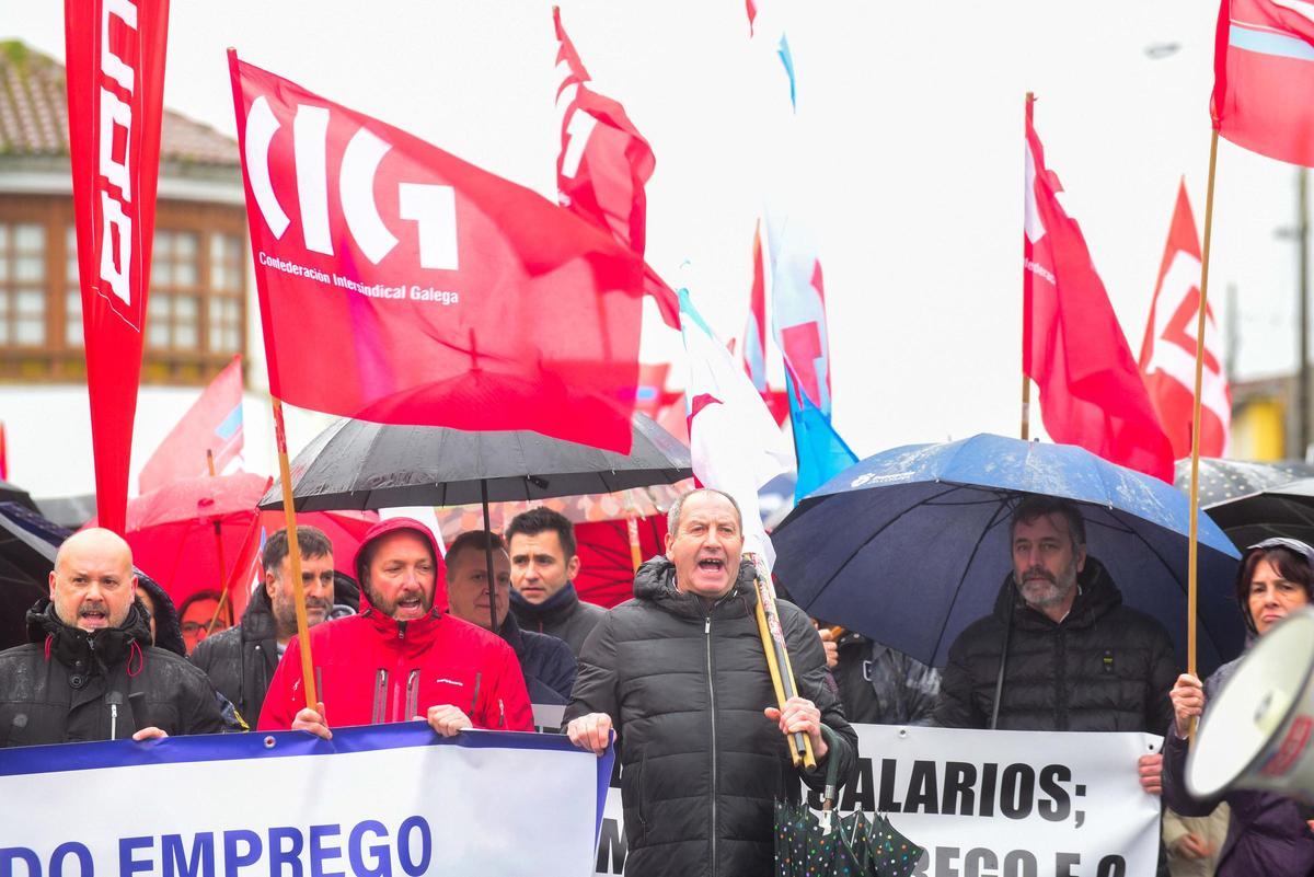 Manifestación de los trabajadores de Losán y Aserpal de Vilasantar a Curtis Manifestación de los trabajadores de Losán y Aserpal de Vilasantar a Curtis