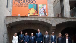 El Rey Felipe VI visita la la exposición Miró-Picasso en el Museu Picasso de Barcelona junto a Miquel Iceta, Jaume Collboni, Carlos Prieto, Emmanuel Guigon, Carlos Alberdi, Margarida Cortadella y Elena Llorens.