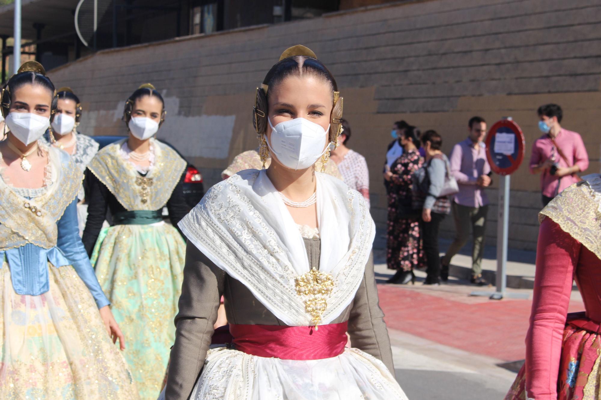 Carmen, Nerea y las cortes acompañan a las fallas de Quart y Xirivella en la procesión de la Senyera