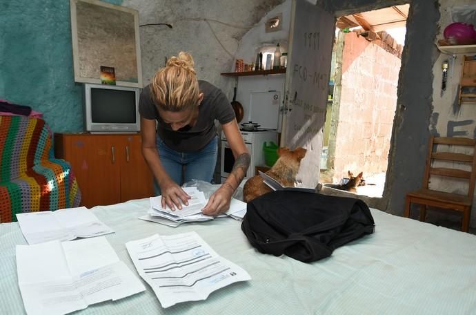 09/01/2019 CENDRO . TELDE. María Jesús Cáceres, vive en una cueva y padece una enfermedar.  Fotografa: YAIZA SOCORRO.