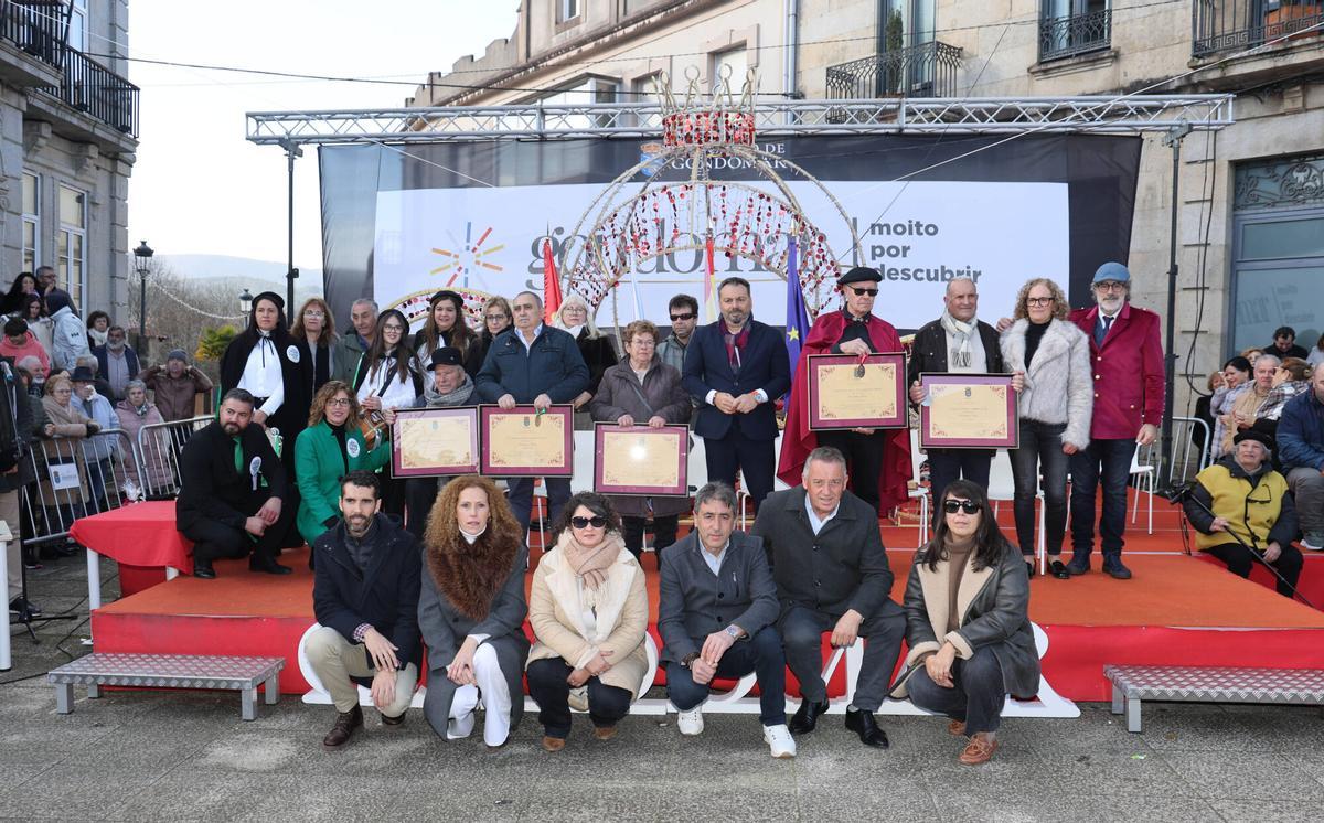 Actuaciones de rondallas y entrega de distinciones a rondalleiros mayores