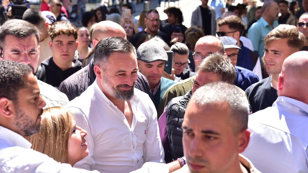 VÍDEO | Santiago Abascal fa campanya per Vox a Manresa