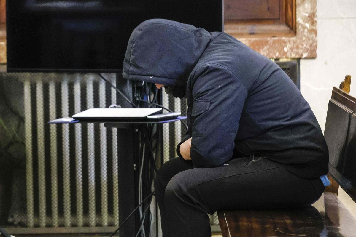 Ali Khouch, primer condenado en Baleares a prisión permanente revisable por el doble crimen de sa Pobla, en el juicio.