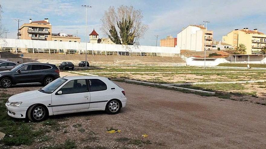 L&#039;aparcament del Far de Figueres, ahir a la tarda, gairebé sense vehicles