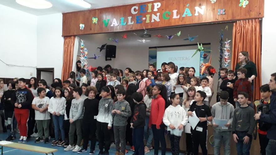 Alumnado del CEIP Valle-Inclán. // FdV