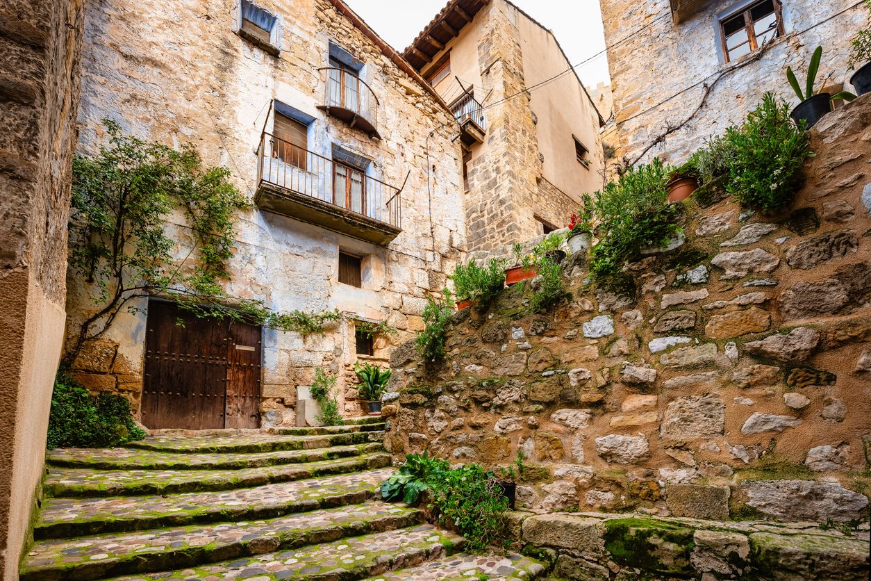 Un entramado de callejuelas empredradas y fachadas con historia.