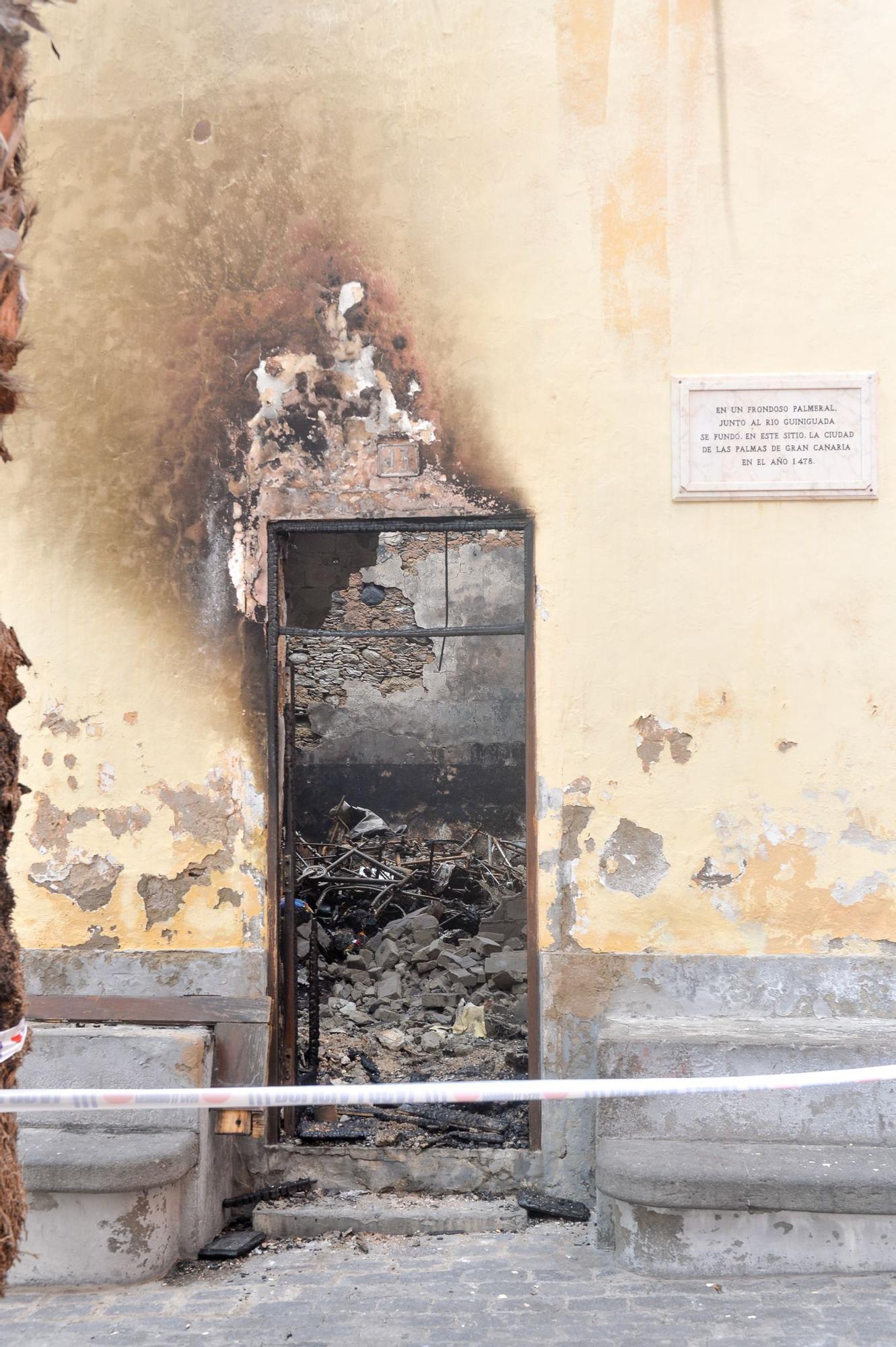 Casa antigua incendiada en Vegueta