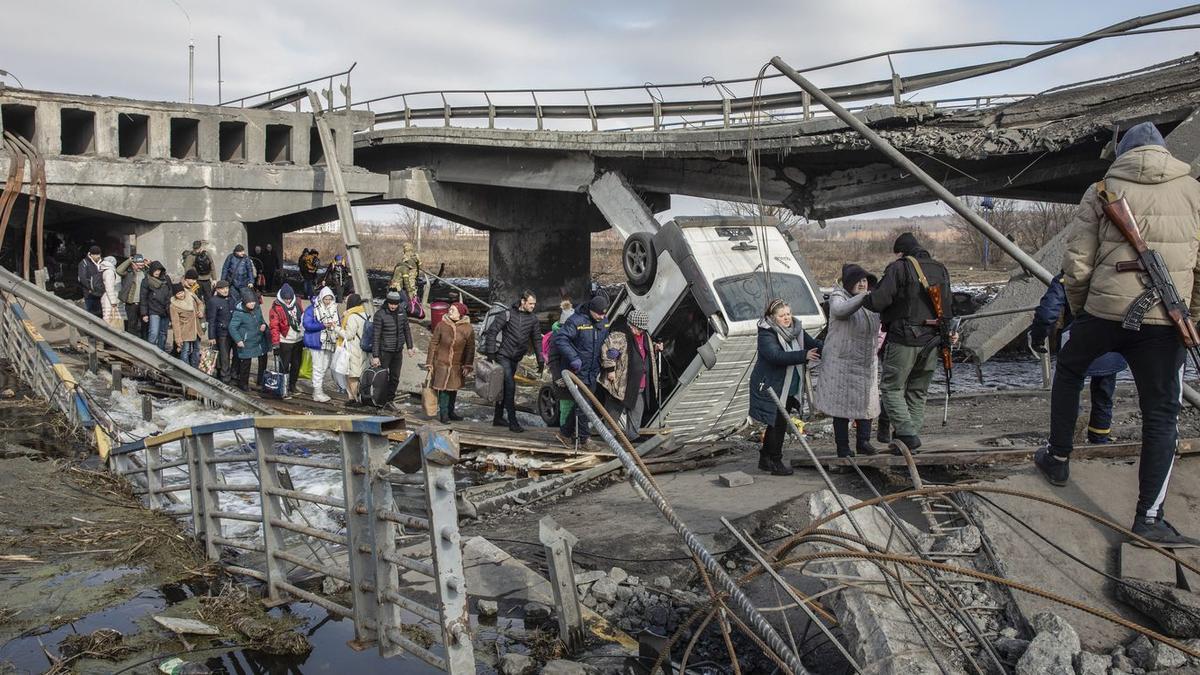 la guerra en Ucrania, tras la invasión perpetrada por Rusia ha obligado a miles de personas a abandonar sus ciudades, en muchos casos derruidas.