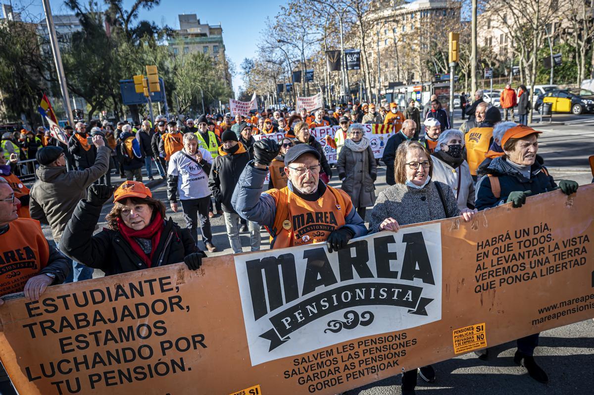 La Coordinadora de pensionistas se manifiesta por el centro de Barcelona