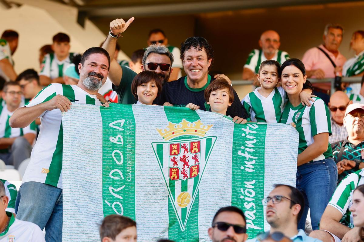 Córdoba CF-Racing de Ferrol | La afición blanquiverde en El Arcángel, en imágenes