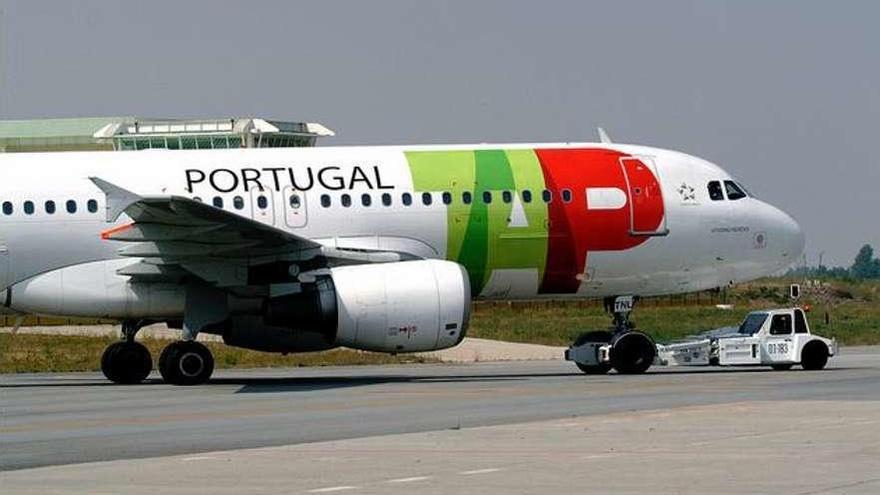Un avión de la aerolínea TAP en el aeropuerto de Sá Carneiro. // Aeropuerto de Oporto