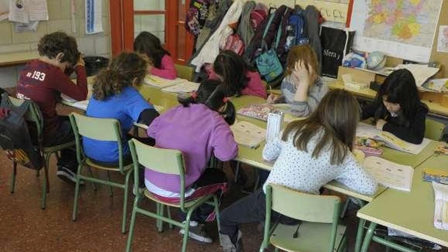 Varios niños en el aula de un colegio de A Coruña. / víctor echave