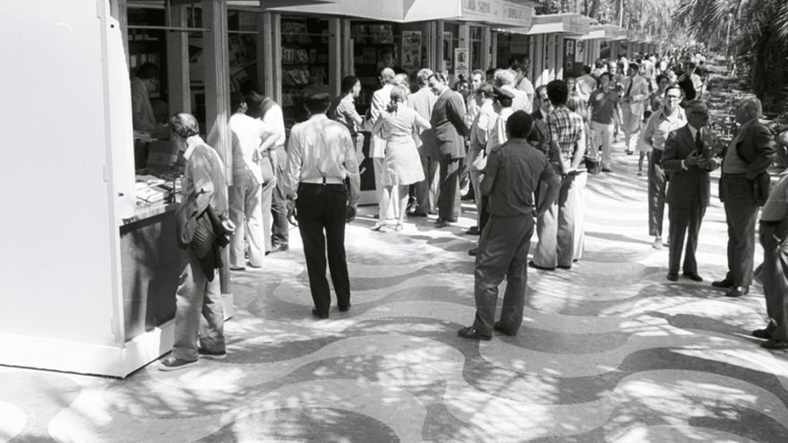 Hace 50 años en Alicante. Del 12 al 18 de mayo de 1975: La Explanada huele a libro