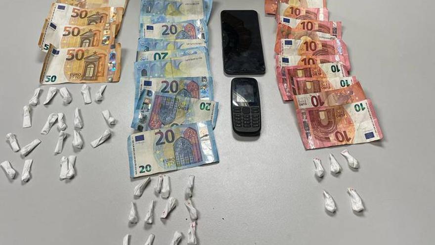 La droga i els diners intervinguts a Figueres