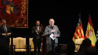 Serrat, Hijo Adoptivo de Orihuela: "Que el porvenir mantenga fresca la memoria y nos libre de aquellos que asesinan a los poetas"