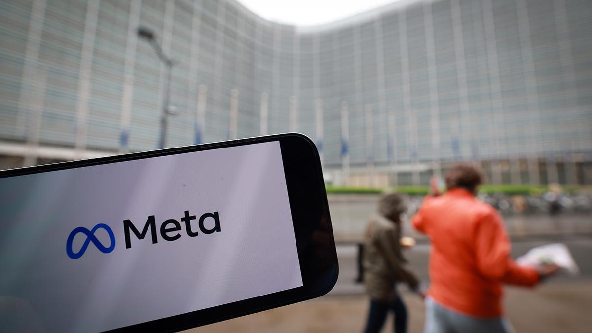 Bruselas multa a Apple y a Meta con 500 y 200 millones respectivamente Bruselas multa a Apple y a Meta con 500 y 200 millones respectivamente