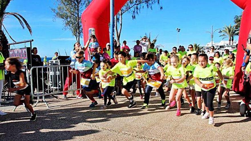 Carrera solidaria en Playa Blanca. La carrera Be Brave &amp; Run, organizada por el hotel Princesa Yaiza y el Ayuntamiento de Yaiza, recaudó 9.500 euros para las acciones sociales de las ONG Creciendo Yaiza y Niños con Cáncer Pequeño Valiente.