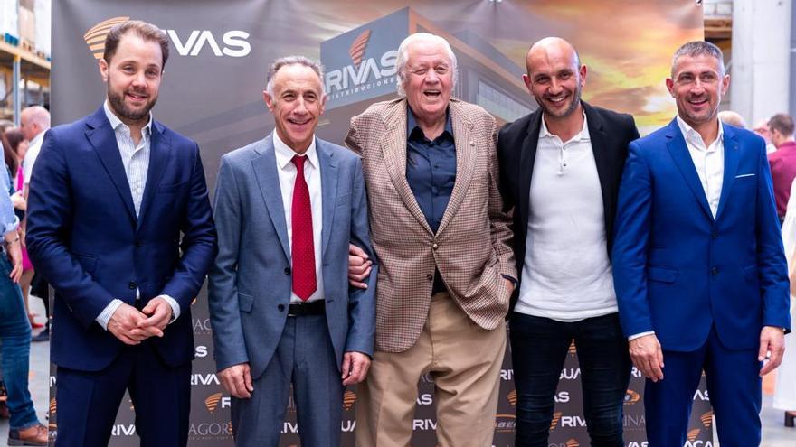 D. Iván Suárez (Director Financiero),  D. J. Luis Suárez (Director Gral), D. Emiliano Rguez. (Presidente de Honor de Baloncesto del Real Madrid), D. Alejandro Lorenzo (Alcalde de O Porriño), D. Benjamín Castillo (Director Comercial).